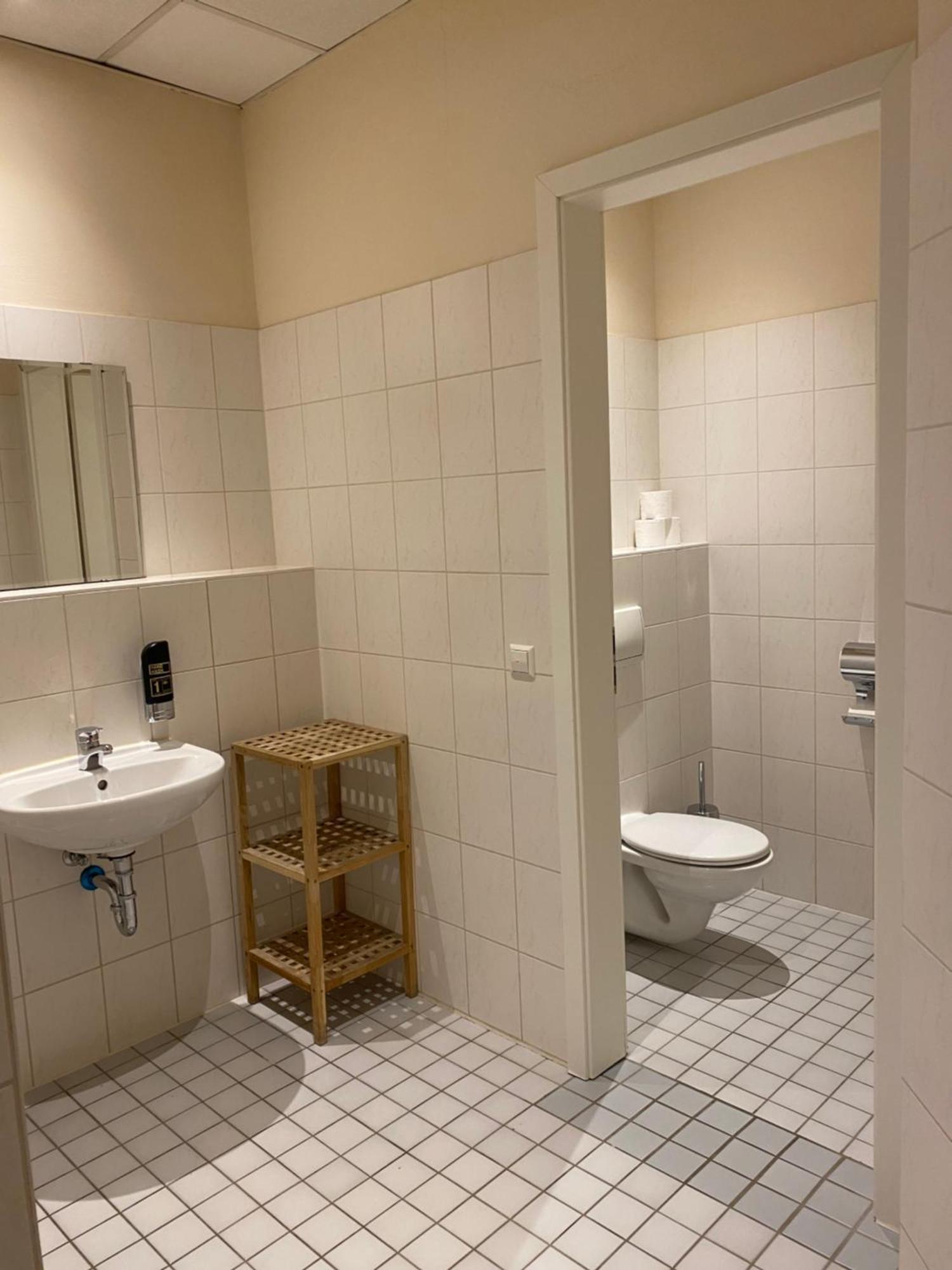 6-Bed Mixed Dormitory Room,1639563533:JPEG